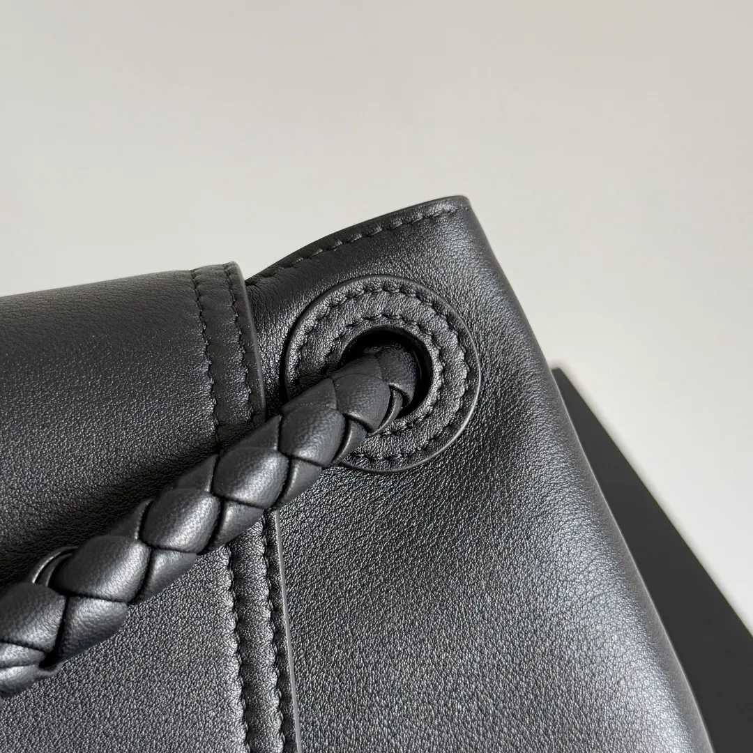 Batch 2360 black more details